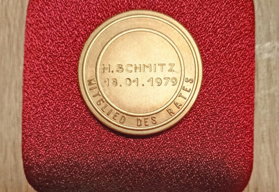 Een medaille als teken van vijf jaar lidmaatschap van de Raad van de Duitse Cultuurgemeenschap (Foto: Helmut Schmitz)