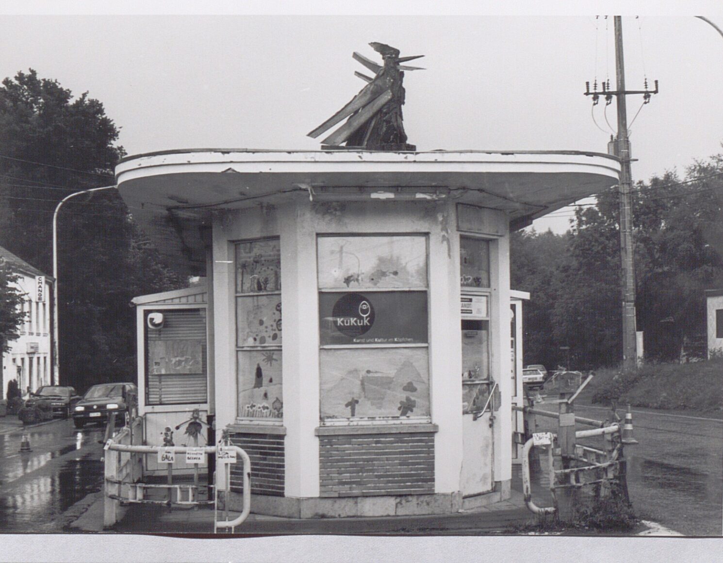 L’européanisation est surtout visible dans les nombreux postes-frontières qui ont été ouverts. Certains d’entre eux ont été reconvertis. Ainsi, l’ancien poste de douane belge au passage frontalier de Köpfchen, entre Eynatten et Aix-la-Chapelle, est devenu le lieu de rencontre culturel KuKuK (photo : Archives de l’État à Eupen, fonds Thönissen).