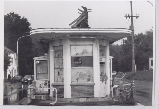 L’européanisation est surtout visible dans les nombreux postes-frontières qui ont été ouverts. Certains d’entre eux ont été reconvertis. Ainsi, l’ancien poste de douane belge au passage frontalier de Köpfchen, entre Eynatten et Aix-la-Chapelle, est devenu le lieu de rencontre culturel KuKuK (photo : Archives de l’État à Eupen, fonds Thönissen).