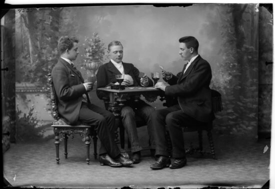 Im Fotoatelier Franken, Eupen, Anfang 20. Jahrhundert (Quelle: Staatsarchiv Eupen)